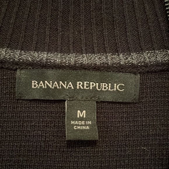 Banana Republic 1/4 zip sweater with pocket - Medium - Picture 3 of 5